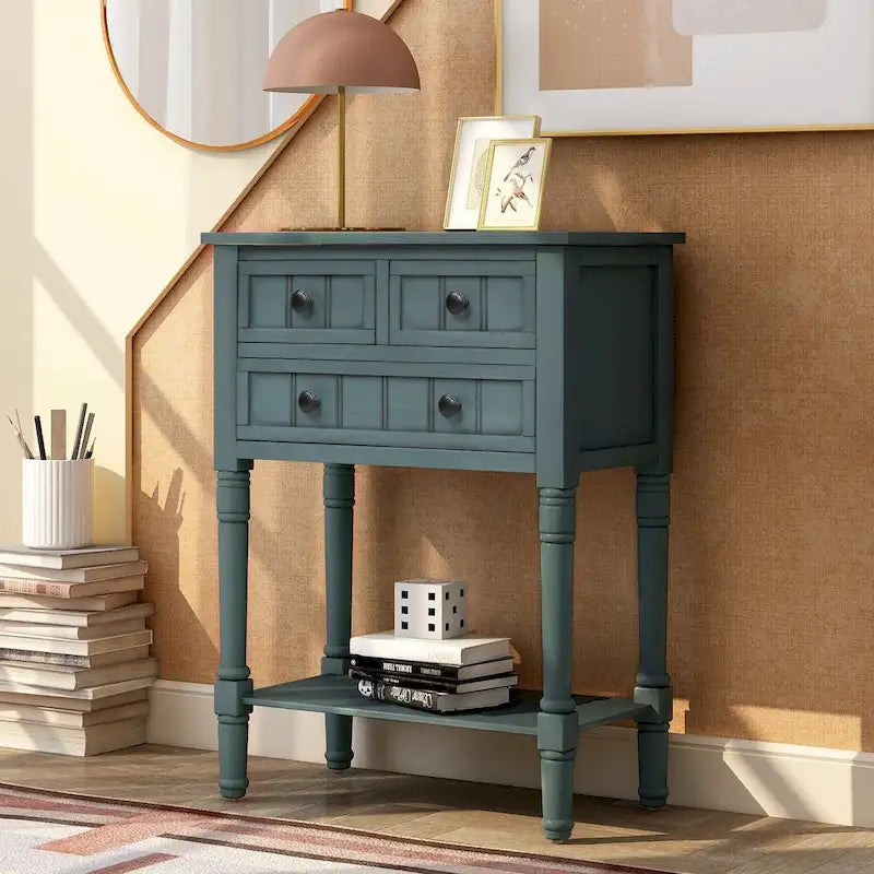 Console en bois massif vieilli avec trois tiroirs de rangement et une étagère inférieure
