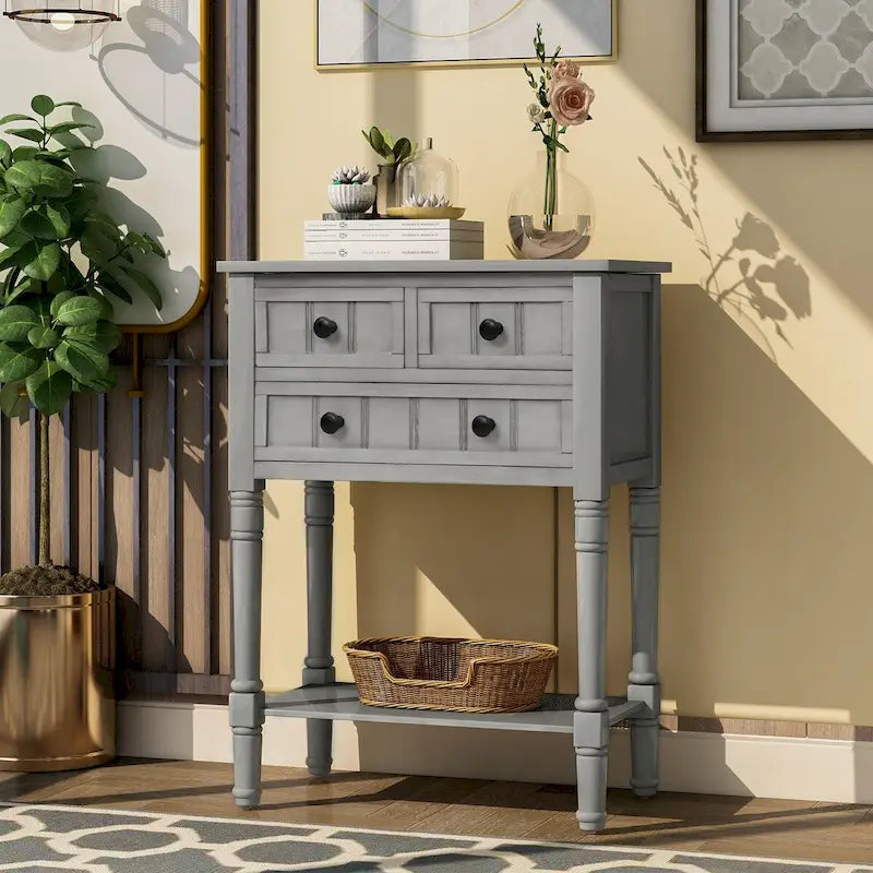 Console en bois massif vieilli avec trois tiroirs de rangement et une étagère inférieure